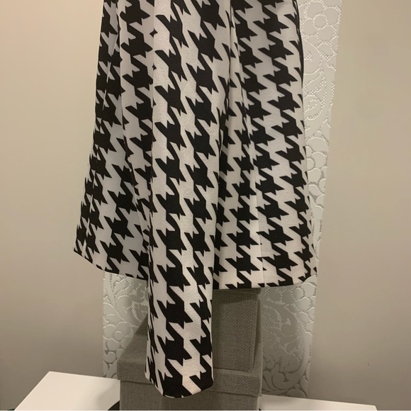 Tahari | Black & White Houndstooth Patterned Open-Front Blazer - Picture 5 of 9
